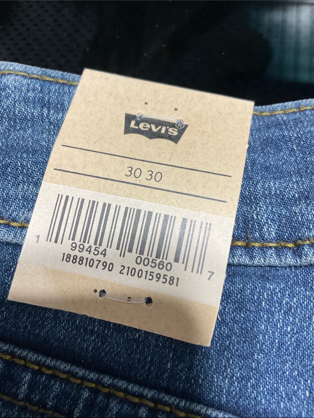 Levi's Ladies Skinny Jeans in Medium Blue Wash - Picture 4 of 4